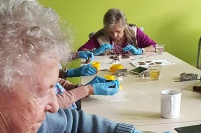 Velikonoce, cvičení s padákem i pohádkové představení, to je duben 2019