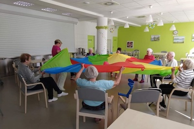 Velikonoce, cvičení s padákem i pohádkové představení, to je duben 2019