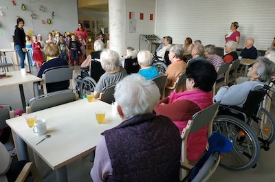 Velikonoce, cvičení s padákem i pohádkové představení, to je duben 2019