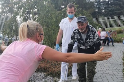 Je nám 100 a co jako - Rehabilitace chůzí