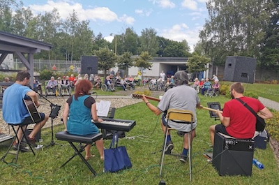 Koncert zpestřil naši zahradní slavnost