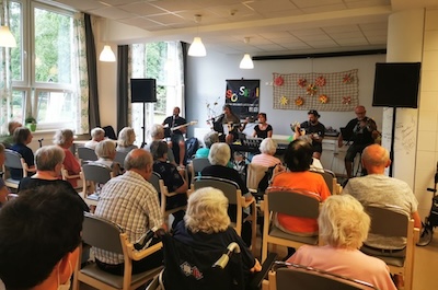 Koncert kapely Sousedi rozproudil Domov
