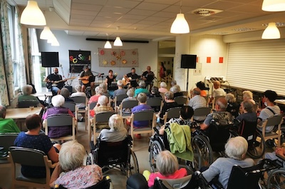 Koncert kapely Sousedi rozproudil Domov