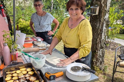 Pec a speciality připravené pro naše klienty s pivečkem a hudbou