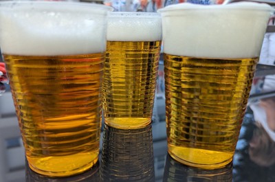 Pec a speciality připravené pro naše klienty s pivečkem a hudbou