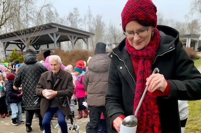 Vánoční zpívání na zahrádce s punčem